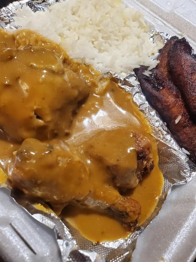 Smothered Chicken Sweet Plantains White Rice